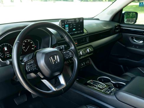 Used 2023 Honda Pilot Touring image 16
