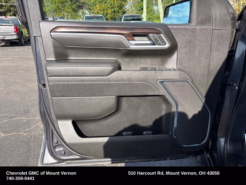 Used 2025 GMC Sierra 1500 SLT AWD/4WD image 13