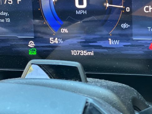 Used 2024 Chevrolet Equinox EV RS FWD image 3