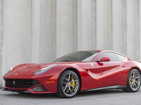 Used 2014 Ferrari F12 Berlinetta RWD image 17