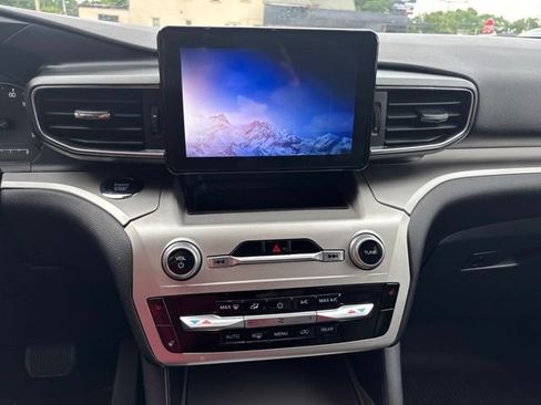Used 2021 Ford Explorer XLT w/ Equipment Group 202A AWD/4WD image 12