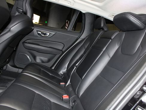 Used 2021 Volvo V60 T5 Cross Country w/ Climate Package image 16