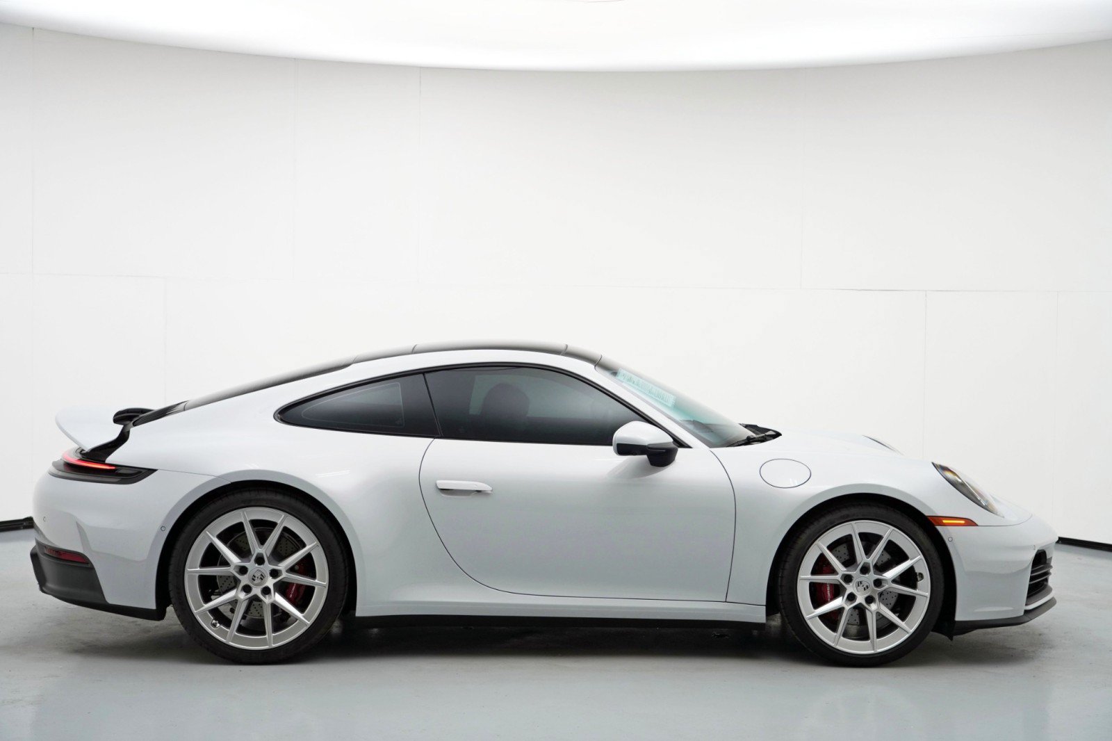 Used 2025 Porsche 911 Carrera RWD image 47