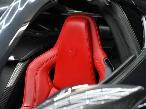 Used 2021 Chevrolet Corvette Stingray Coupe w/ Z51 Performance Package RWD image 6