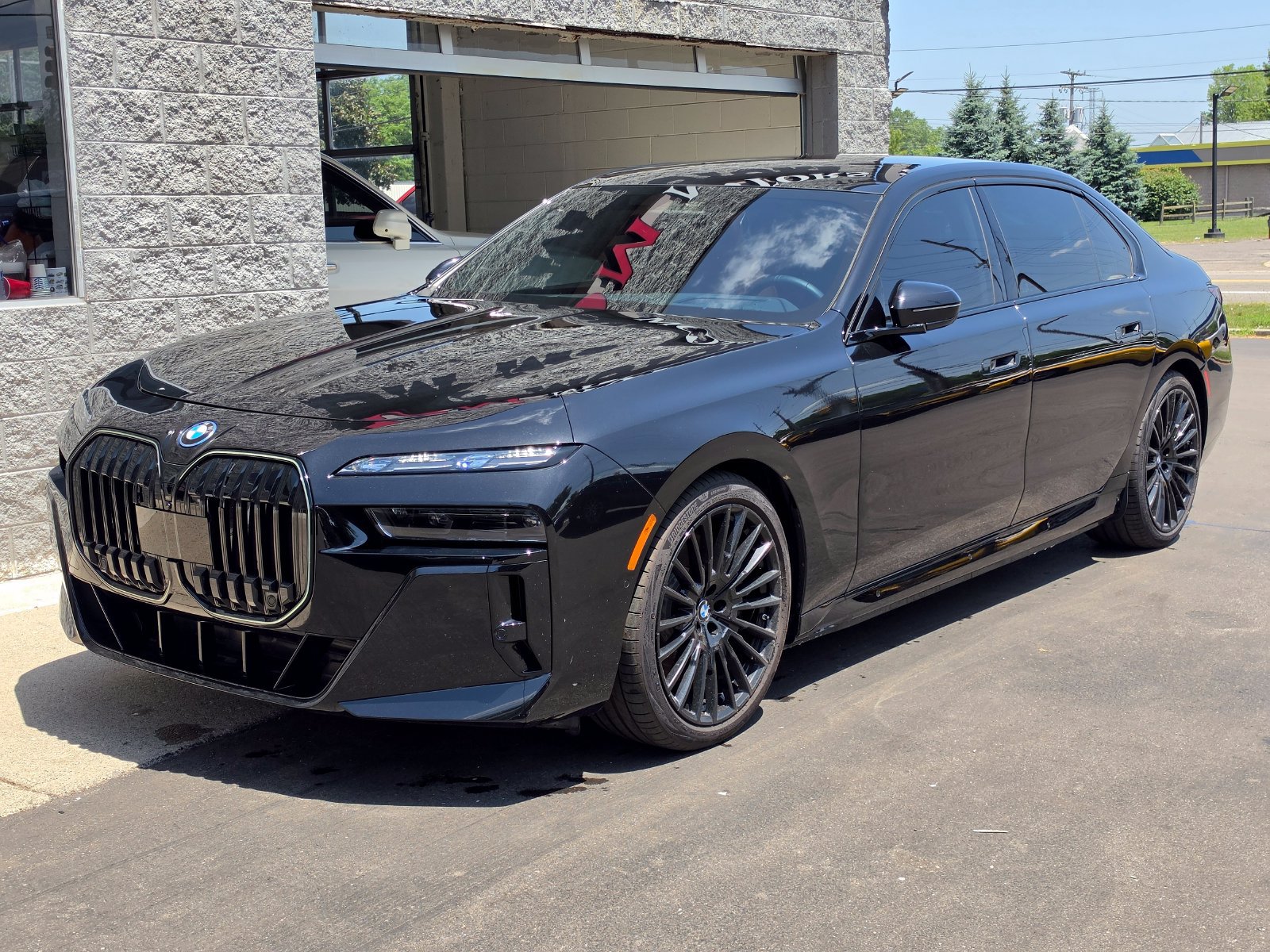 Used 2025 BMW i7 xDrive60 w/ Executive Package AWD/4WD image 1