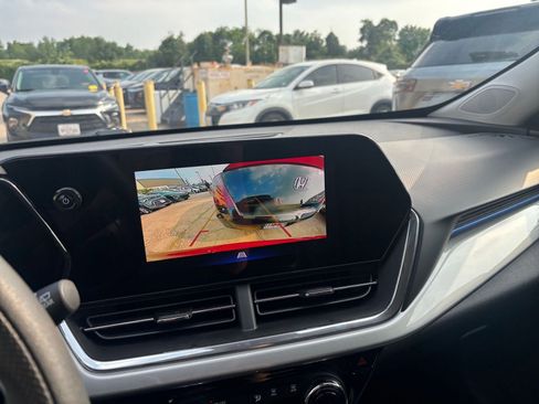 Used 2025 Chevrolet Trax LT FWD image 22