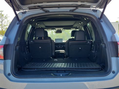 Used 2024 Honda Pilot TrailSport image 13