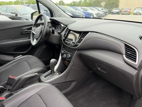 Used 2019 Chevrolet Trax LT w/ LT Convenience Package AWD/4WD image 14