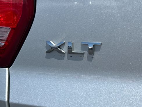 Used 2017 Ford Explorer XLT w/ Equipment Group 202A AWD/4WD image 33