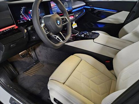 Used 2027 BMW 530i w/ M Sport Package RWD image 9