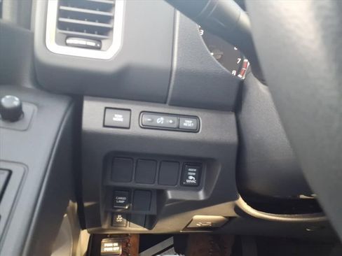 Used 2024 Nissan Frontier SL image 14