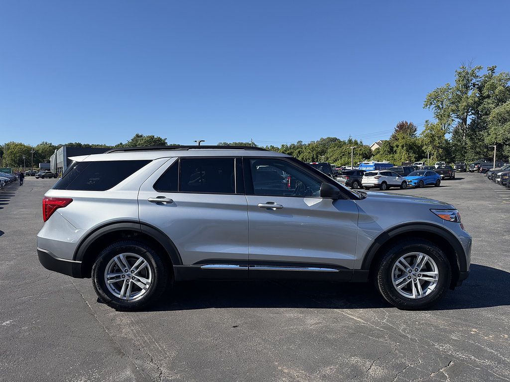 Certified 2023 Ford Explorer XLT w/ Equipment Group 202A AWD/4WD image 8