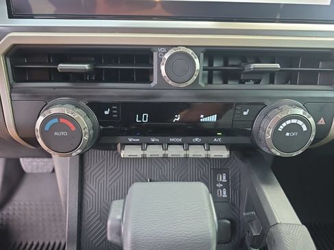 Certified 2025 Toyota Tacoma TRD Off-Road AWD/4WD image 22