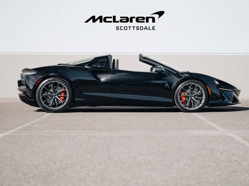 Used 2025 McLaren Artura Spider image 8