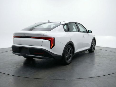 Used 2025 Kia K4 LXS image 9