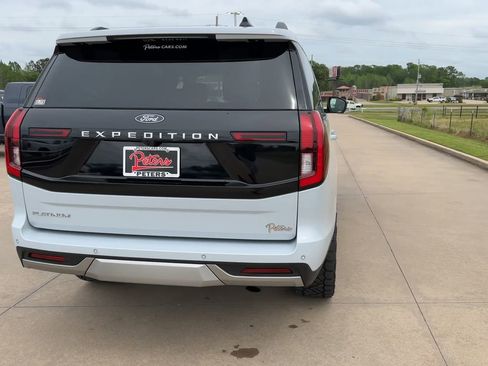 Used 2025 Ford Expedition Platinum AWD/4WD image 8