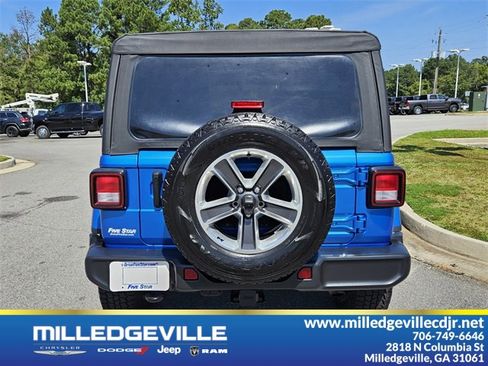 Used 2022 Jeep Wrangler Unlimited Sahara w/ Cold Weather Group image 12