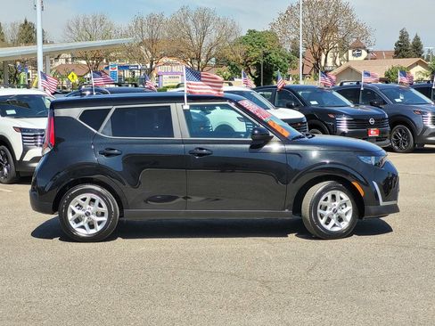 Used 2025 Kia Soul S FWD image 4