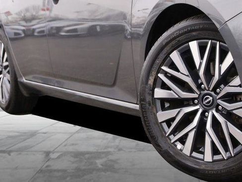 Used 2025 Nissan Altima 2.5 SV FWD image 3