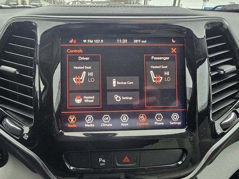 Used 2019 Jeep Cherokee Limited image 22