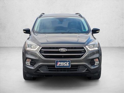 Used 2017 Ford Escape Titanium image 2
