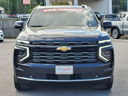 Used 2025 Chevrolet Suburban High Country AWD/4WD image 3