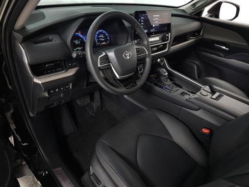 Used 2024 Toyota Grand Highlander Limited image 15