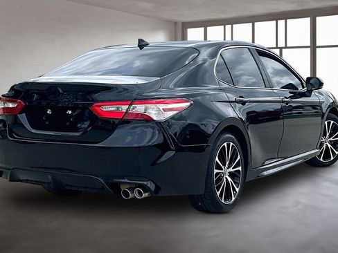 Used 2023 Toyota Camry SE FWD image 3