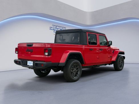 New 2025 Jeep Gladiator Sport image 5