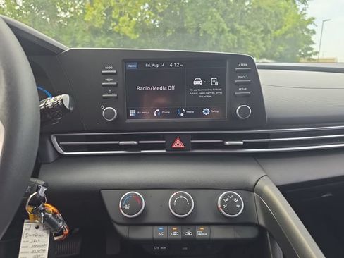 Used 2025 Hyundai Elantra SE FWD image 21
