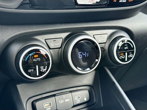 Used 2025 Hyundai Venue Limited image 17