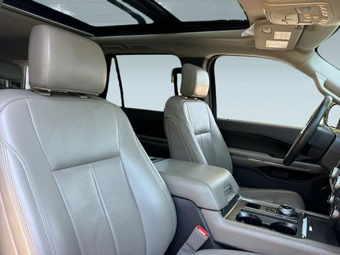 Used 2019 Ford Expedition XLT w/ Equipment Group 202A RWD image 32