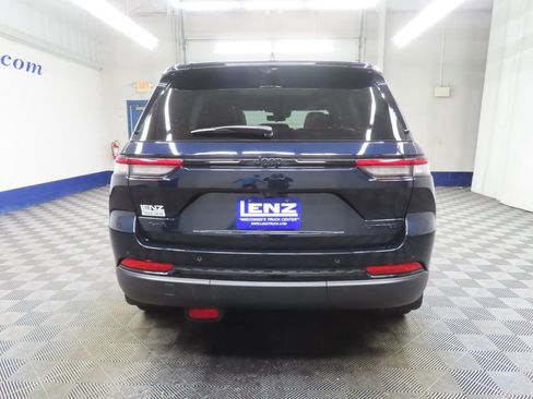 Used 2025 Jeep Grand Cherokee Limited w/ Luxury Tech Group II AWD/4WD image 35