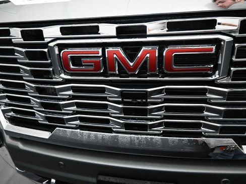 New 2026 GMC Sierra 2500 Denali w/ Denali Reserve Package image 15