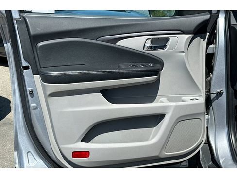 Used 2018 Honda Pilot EX image 11