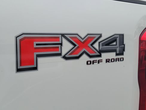 Used 2024 Ford F250 Platinum image 11