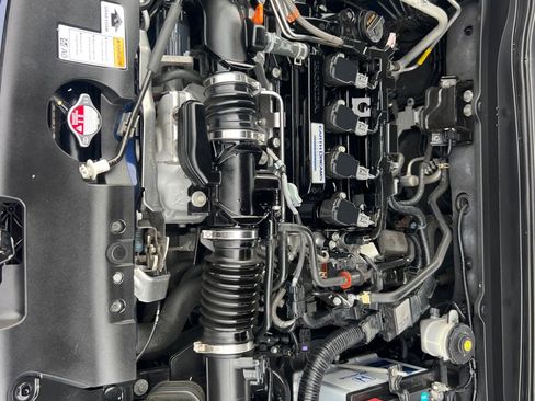 Used 2018 Honda Accord Touring image 40
