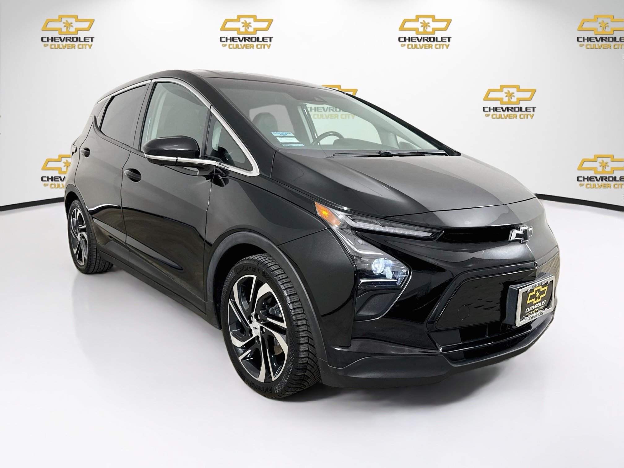 Used 2023 Chevrolet Bolt LT FWD image 1