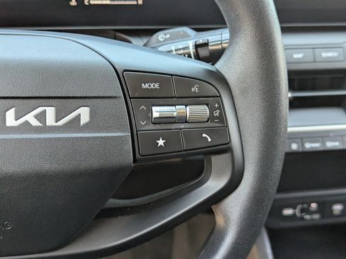 Certified 2025 Kia K4 FWD image 22
