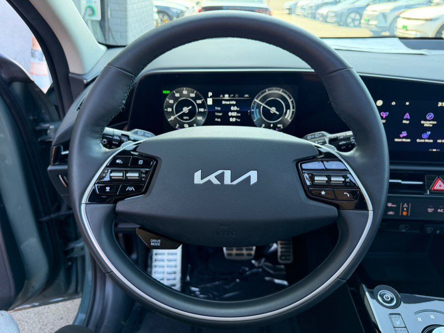 Used 2023 Kia Niro Wave FWD image 14