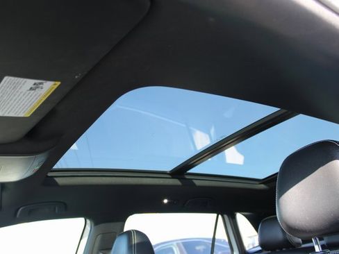 Used 2021 Volkswagen Atlas Cross Sport SE image 17