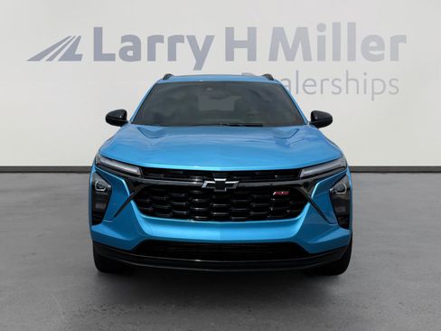 Used 2025 Chevrolet Trax RS w/ Sunroof Package FWD image 8