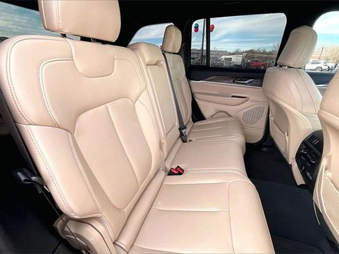 Used 2023 Jeep Grand Cherokee Limited image 29