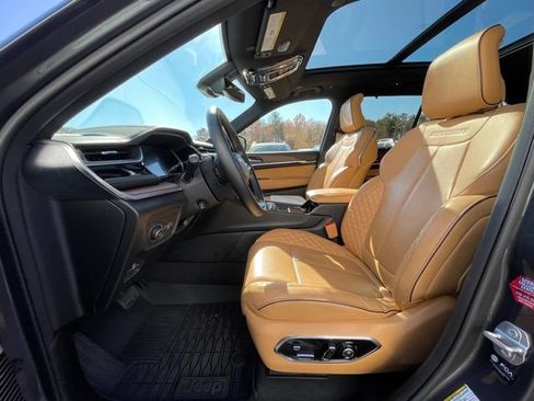 Used 2022 Jeep Grand Cherokee Summit w/ Luxury Tech Group V image 22