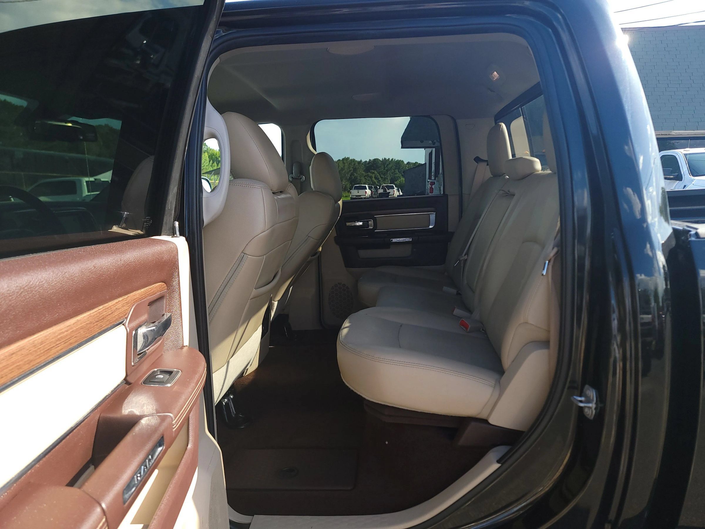 Used 2016 RAM 2500 Laramie RWD image 15