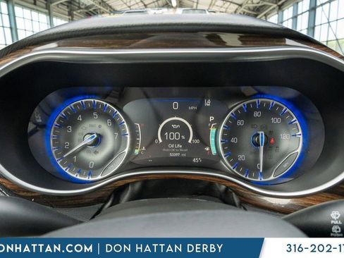 Used 2023 Chrysler Pacifica Limited image 6