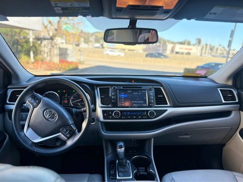 Used 2016 Toyota Highlander XLE image 5