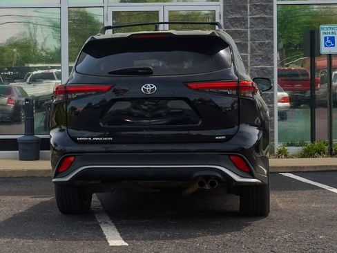Used 2021 Toyota Highlander XSE FWD image 3