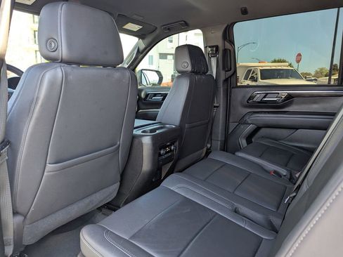 Used 2025 Chevrolet Suburban Z71 AWD/4WD image 30