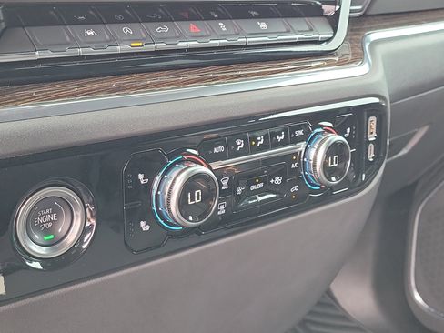 Used 2024 GMC Sierra 1500 Elevation image 28